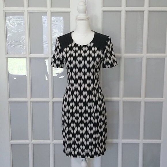 Like New Yigal Azrouël Jet Black and Bone Ikat Print Dress Size - 4 - Picture 3 of 16